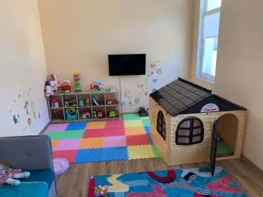 Грузинський екстопчиновник знайшов $200 000 на евакуацію дітей-сиріт із Харківщини. Як він шукає кошти на їхній розвиток та навіщо йому зустріч із Мілою Куніс /Фото 2