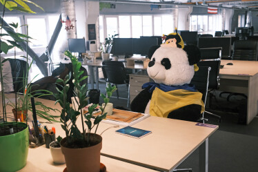 «Классные решения редко рождаются в переговорках». Как выглядит офис IT-компании EVO, где сотрудники самостоятельно могут оформлять пространство /Фото 24