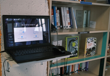 «Классные решения редко рождаются в переговорках». Как выглядит офис IT-компании EVO, где сотрудники самостоятельно могут оформлять пространство /Фото 40