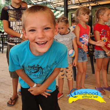 «Дитинство без війни» – благодійна програма Руслана Шостака, що евакуювала понад 2000 осіб. Як долучитися? /Фото 3