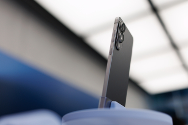 Samsung випускає найтонший смартфон у спробі випередити Apple (фото) /Фото 1