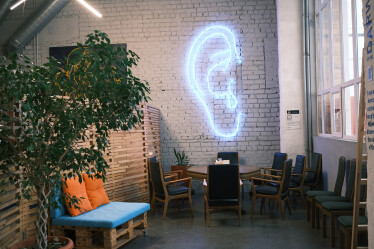 «Классные решения редко рождаются в переговорках». Как выглядит офис IT-компании EVO, где сотрудники самостоятельно могут оформлять пространство /Фото 9