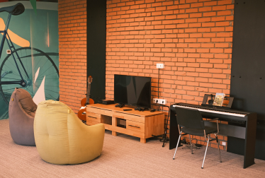 IT-компанія Intellias спробувала зміксувати простір, де народжується не тільки код, але й творчість. Що у неї вийшло /Фото 31