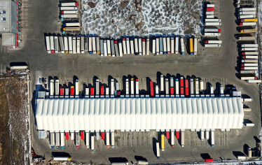 Термінал «Нової пошти» сортує до 50 000 посилок на годину. Що відбувається з посилкою у надрах найсучаснішого логістичного центру України /Фото 1