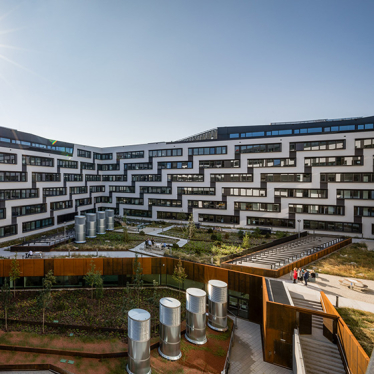 Пестрое ДНК «Альфа-Банка»: от королевского банка Австро-Венгрии до последнего миллиарда Фридмана. Владислав Рашкован рассказывает подробную историю национализированного «Сенс Банка» /Фото 1