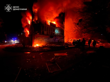 Масований обстріл. Росія атакувала центр Добропілля, мʼясокомбінат на Харківщині і енергооб'єкт ДТЕК на Одещині (фото, відео) /Фото 4