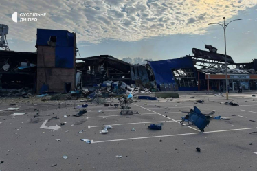 Росія ракетою знищила «Епіцентр» на 11 000 кв. м у Камʼянському: фото та відео наслідків (доповнено) /Фото 4