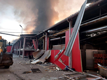 Масований обстріл. Росія атакувала центр Добропілля, мʼясокомбінат на Харківщині і енергооб'єкт ДТЕК на Одещині (фото, відео) /Фото 8