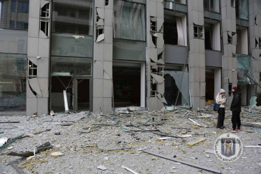 Уламки російської ракети пошкодили БФК «Торонто-Київ», постраждалих немає (фото) /Фото 4