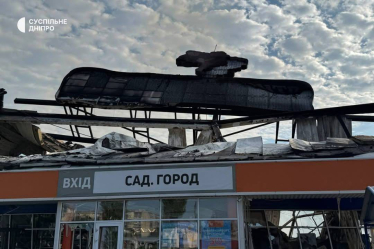 Росія ракетою знищила «Епіцентр» на 11 000 кв. м у Камʼянському: фото та відео наслідків (доповнено) /Фото 8