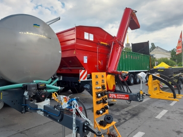 «Завод Кобзаренко» начинался в гараже, а вырос в компанию с миллиардной выручкой. Как ей удается продавать украинскую аграрную технику в 30 стран /Фото 5