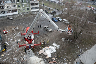 Росія атакувала Україну понад 80 дронами. У Сумах «шахед» влучив у багатоповерхівку, на Одещині пошкоджено лікарню і зерновий склад /Фото 6