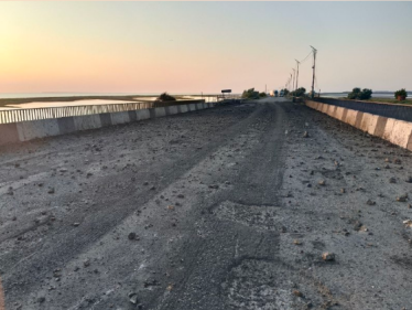 Россия заявила об обстреле Чонгарского моста на границе с Крымом (фото, видео) /Фото 2