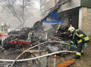 Внаслідок падіння гвинтокрила в Броварах загинуло керівництво МВС. Загалом відомо про 14 загиблих, серед них одна дитина (Оновлюється) /Фото 3
