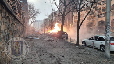 Росія атакувала Київ п'ятьма балістичними ракетами «Іскандер-М», є руйнування і постраждалі (фото, відео) /Фото 13