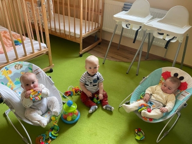 Грузинський екстопчиновник знайшов $200 000 на евакуацію дітей-сиріт із Харківщини. Як він шукає кошти на їхній розвиток та навіщо йому зустріч із Мілою Куніс /Фото 1