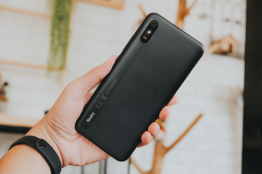 Зеленский хочет раздавать смартфоны пожилым. Рынок может уйти в тень, бюджет – потерять 10 млрд грн. Вот почему /Фото 2