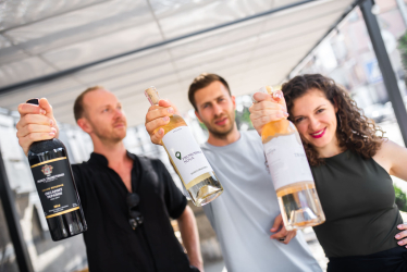 Соучредители киевских баров Like a Local&#39;s: Сергей Климов, Роман Паланюк и Евгения Николайчук. /facebook.com/likealocals