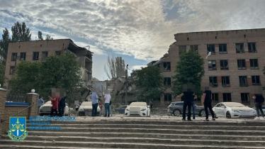 Росія обстріляла Кривий Ріг ракетами, є влучення у багатоповерховий будинок і жертви (Оновлюється) /Фото 15