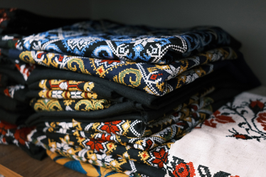 Є плани на експорт вишиванок за індивідуальними замовленнями. Для цього підприємці збираються залучати до співпраці українські діаспори з різних країн /Анна Наконечна для Forbes Ukraine