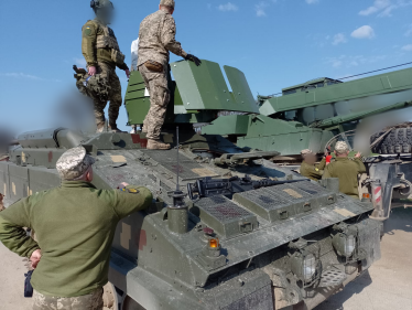 101 спартанець за 236 млн грн. Директорка Фонду Притули Анна Гвоздяр – про закулісся проєкту «Народні броньовики» /Фото 5