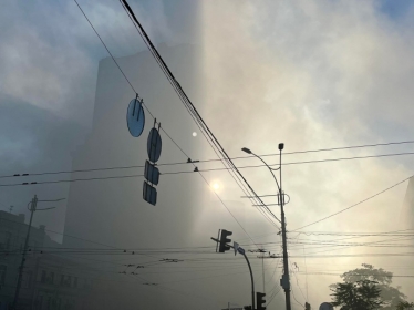 Дрон-камикадзе попал в офисное здание в Киеве