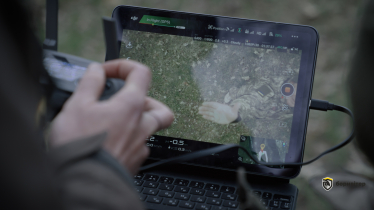 Навчити літати. В Україні з’явились майже два десятки шкіл операторів дронів. Як вони рятують життя військових і заощаджують гроші українців  /Фото 2
