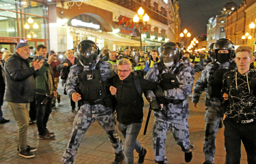 Арешт протестувальника проти мобілізації. /Getty Images