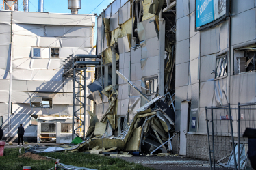 Российские войска разрушили уже 19 торговых центров. Выпущенная с Крыма ракета разнесла самый большой ТРЦ юга Украины. Как он пострадал /Фото 3