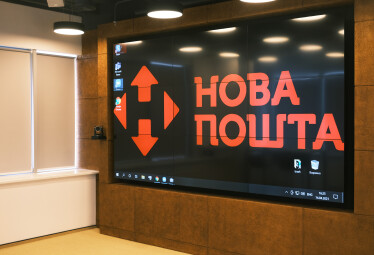 «Тиха» кімната, десятки дощок і ніяких стін. Як виглядає простір, де створюють ідеї в «Новій Пошті» /Фото 10