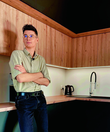 Матеуш Бревчак из мануфактуры Meble Brewczak. /из личного архива