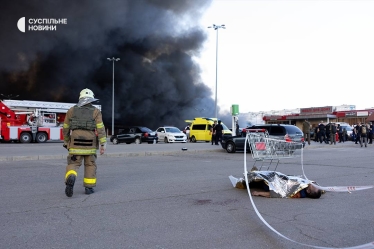 Росія вдарила по ТЦ «Епіцентр» у Харкові. Є загиблі та зниклі безвісти (оновлено) /Фото 4