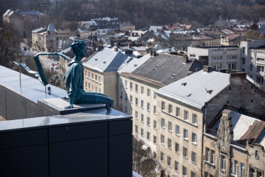 Скульптура Маленького принца на даху галереї ZAG у Львові /Катерина Москалюк для Forbes Ukraine