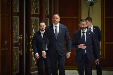 Припинення вогню, негайні мирні переговори та відновлення військової допомоги. Про що домовилися Україна і США у Джидді /Фото 1