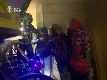 Росія атакувала Київ ракетами та «Шахедами». В результаті загинули люди, у деяких районах зникло опалення /Фото 1