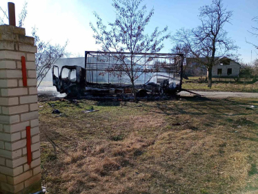 Росія обстріляла сортувальний центр «Укрпошти» в Херсоні (фото) /Фото 3