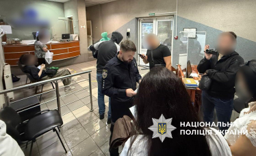 Обшуки в «Артеріум». Фото Нацполіції
