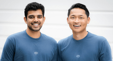 Акілеш Бапу (ліворуч) і Метью Ко (праворуч) заснували DeepScribe після того, як побачили помилки і проблеми процесу транскрибування медичної інформації пацієнтів. Фото DEEPSCRIBE