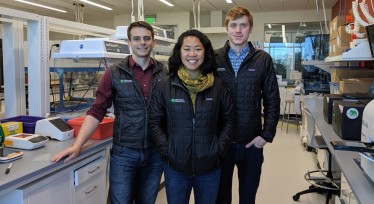 Співзасновники Mammoth Biosciences: Тревор Мартін (л), Дженіс Чен, Лукас Гаррінгтон (п). Фото MAMMOTH BIOSCIENCES