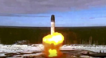 20 квітня 2022 Росія провела перший випробувальний пуск міжконтинентальної балістичної ракети «Сармат». Фото Roscosmos Space Agency Press Service via AP