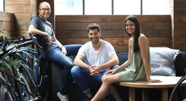 Учредители Сanva Кэмерон Адамс (слева), Клифф Обрехт (центр) и гендиректор Мелани Перкинс (справа) из Австралии управляют одним из самых дорогих стартапов в мире. Фото CANVA