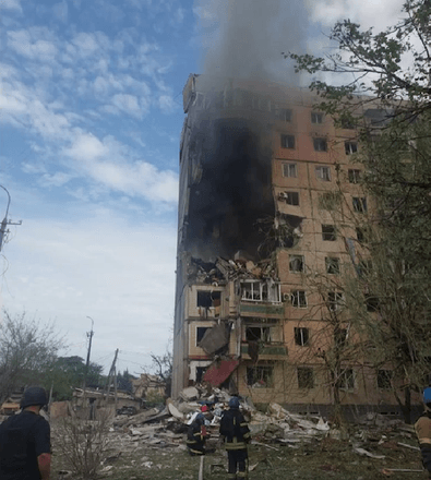 Росія обстріляла Кривий Ріг ракетами, є влучення у багатоповерховий будинок і жертви (Оновлюється) /Фото 2