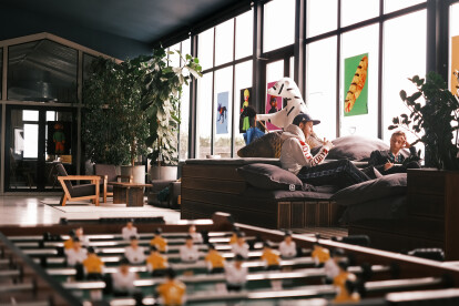 «Ми — плем'я. Ми цінуємо кожного». Як виглядає сміливий офіс креативного агентства Banda /Фото 1