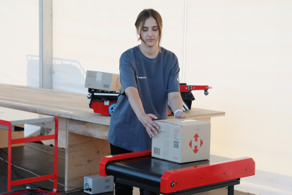 Новая Почта тестирует доставку беспилотниками от украинских производителей. Как выглядит процесс доставки, в котором люди почти не задействованы /Фото 3