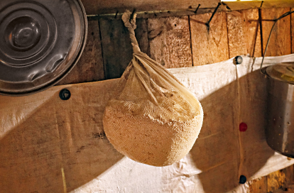 «Гуцульська овеча бриндзя»&amp;nbsp;– один із трьох українських продуктів із захищеним географічним походженням. Як її виготовляють /Фото 16