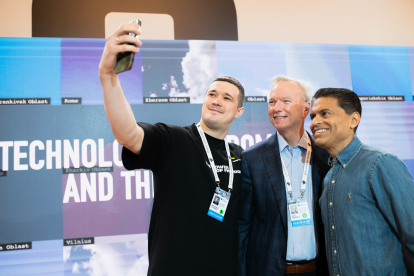 Мільярдери їдуть до Києва. В один день Україну відвідали Ерік Шмідт і Віталік Бутерін. Їхні сумарні статки — понад $19 млрд. Про що вони говорили /Фото 1