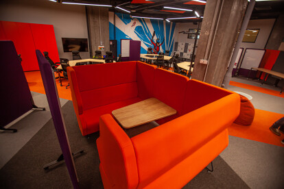 Офис-трансформер и оценка настроения по фото. Как выглядит новый инновационный рабочий хаб Fozzy Group /Фото 8