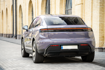 Porsche Macan: нова ера без бензину /Фото 6