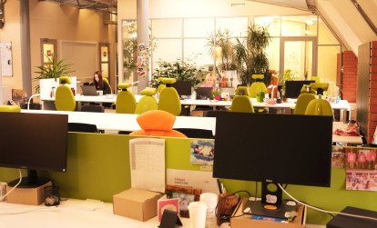 Как смешать «экстравертные» и «интровертные» отделы в одном офисе? Медиакомпания AIR Media-Tech, кажется, нашла решение. Что у нее получилось /Фото 1