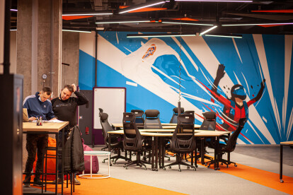 Офис-трансформер и оценка настроения по фото. Как выглядит новый инновационный рабочий хаб Fozzy Group /Фото 22